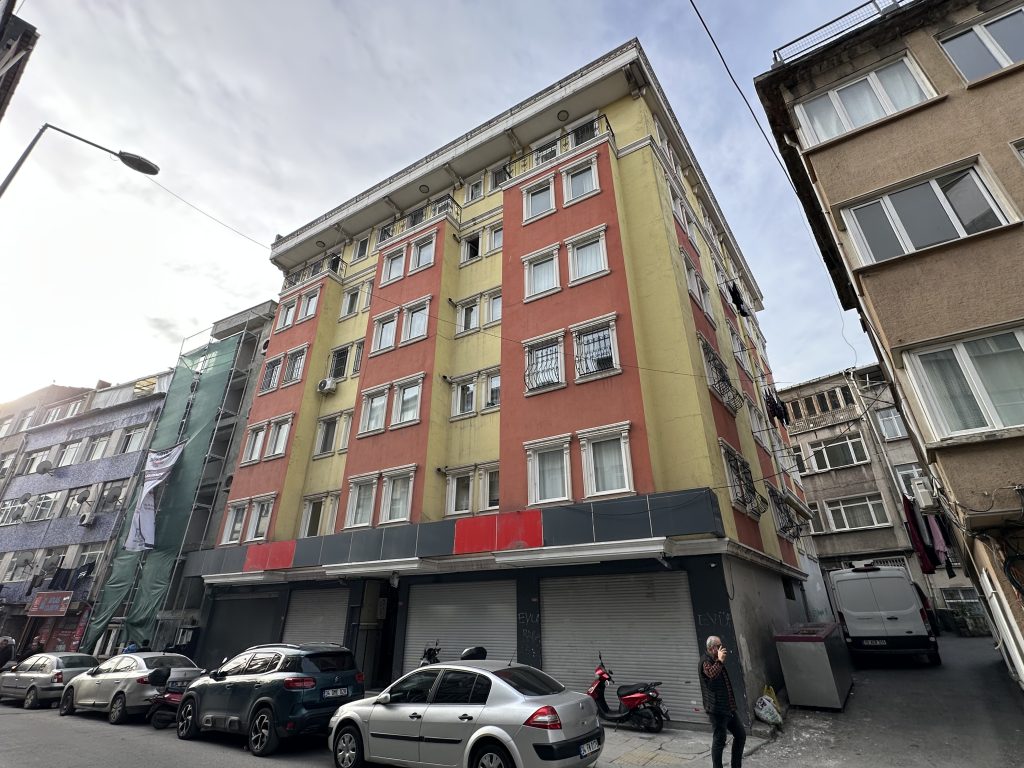 Aksaray Mahallesi, Küçük Langa Caddesi, No: 118 Fatih/İstanbul - 1
